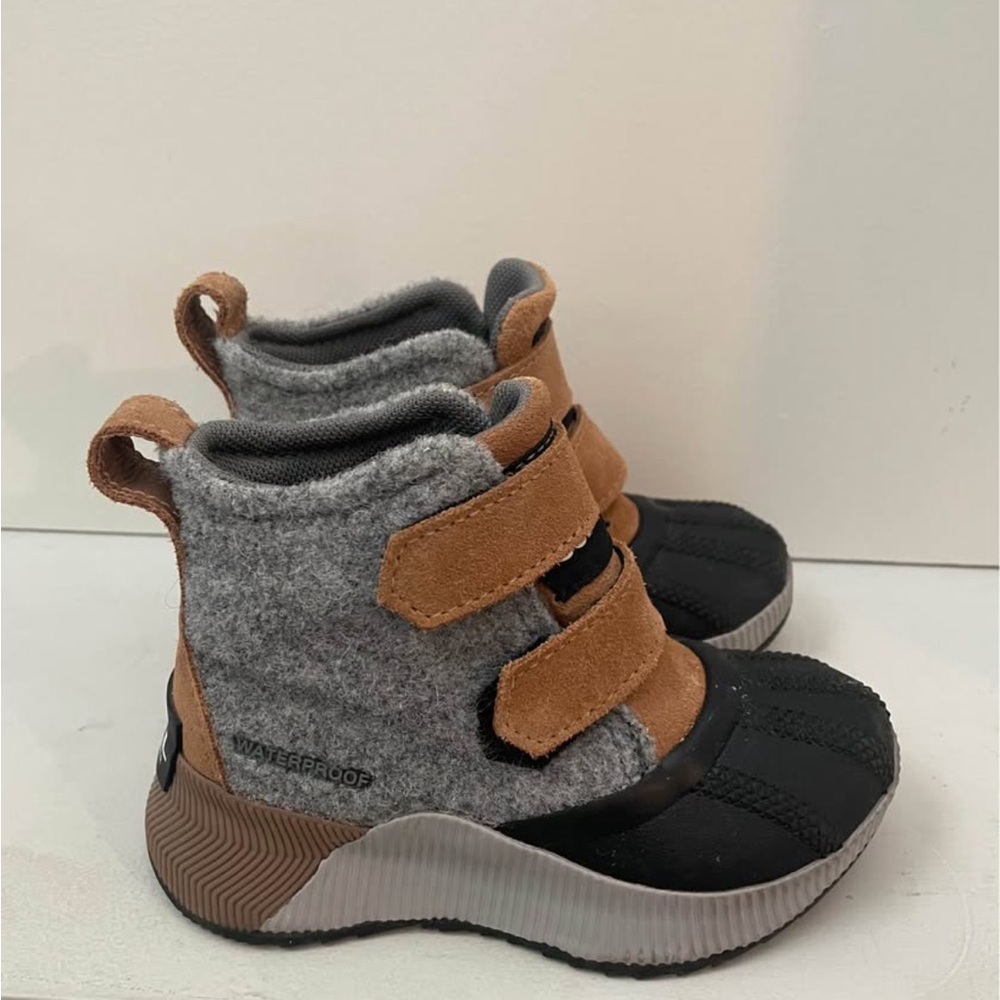 Kids Waterproof Winter Boots - Gray & Tan